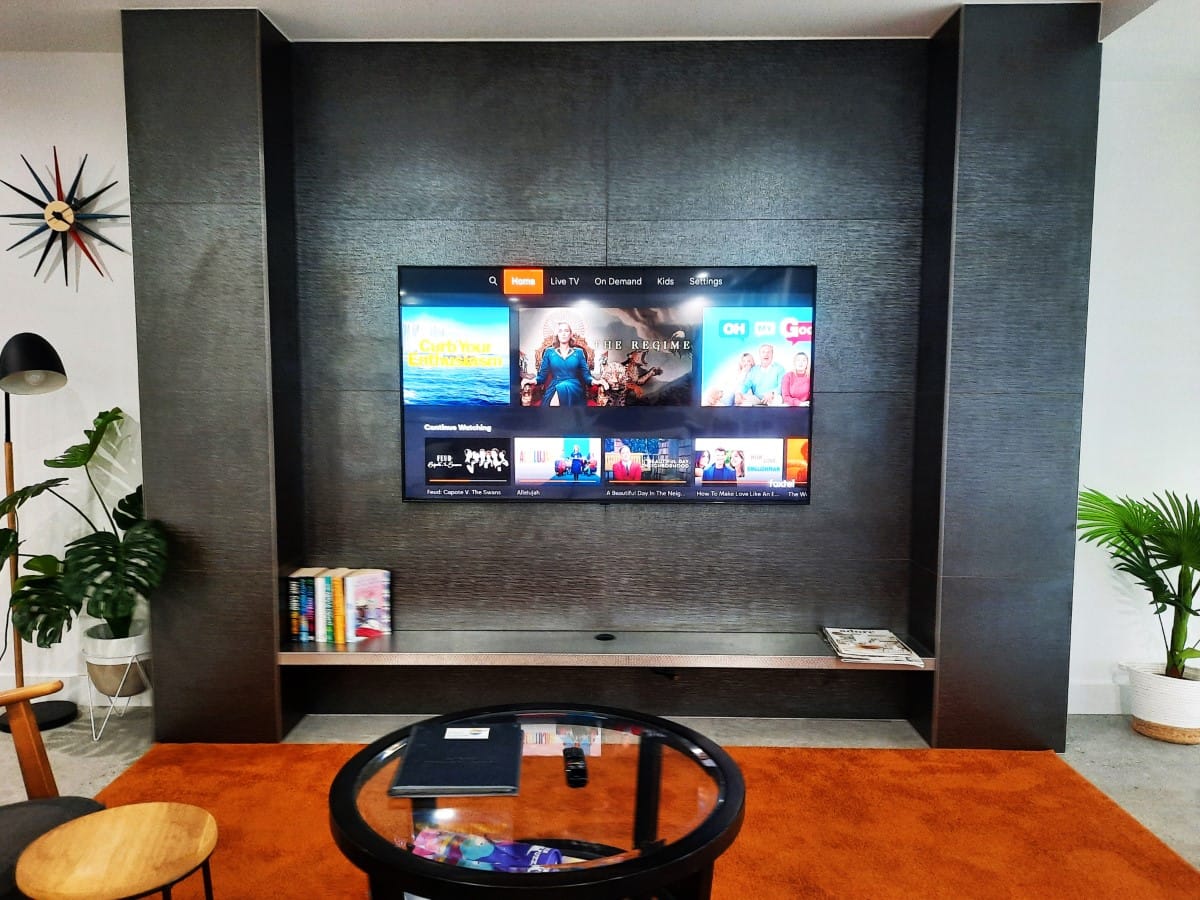 TV wall-mounted, Sunshine Beach